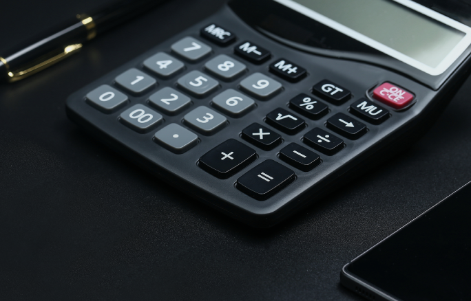 Governo do Ceará prorroga isenção nas operações internas de absorventes íntimos, atum e sardinha enlatados