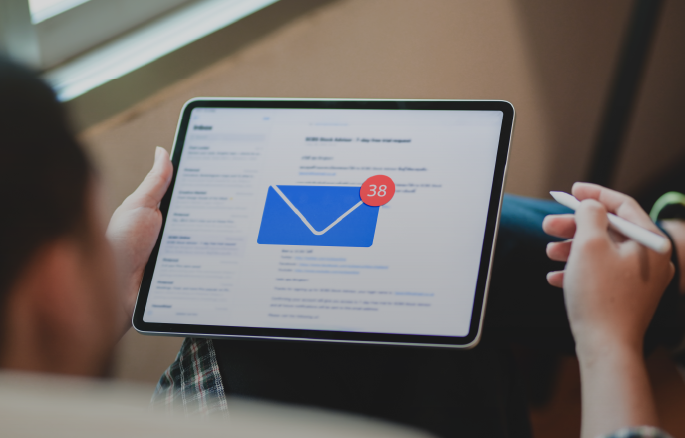 Notificação extrajudicial por e-mail é válida para comprovar atraso de devedor fiduciante.